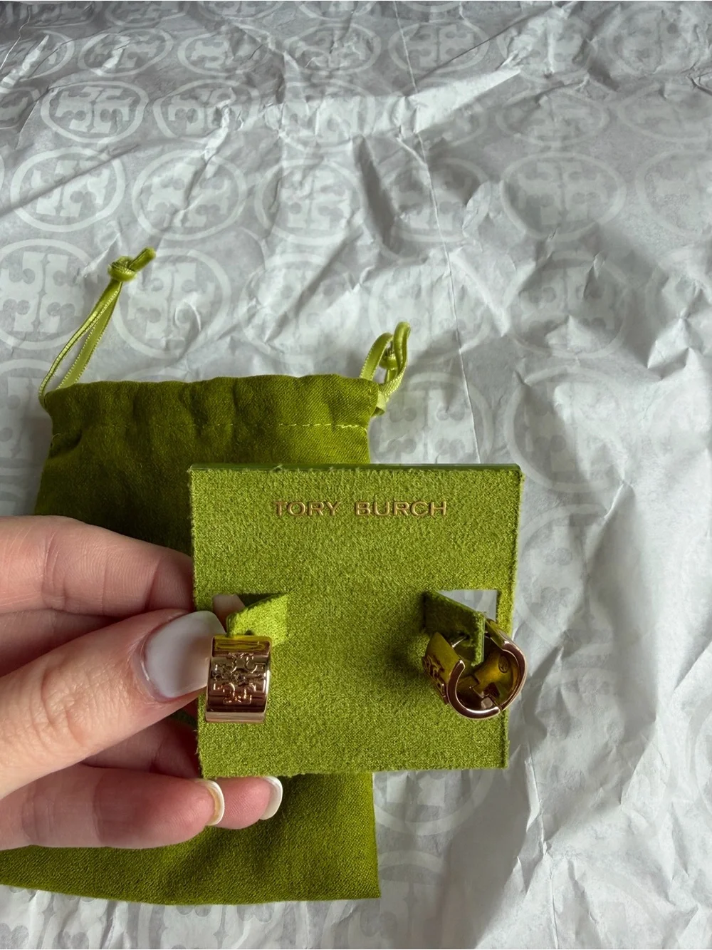 Tory Burch Britten Huggie Earrings Gold